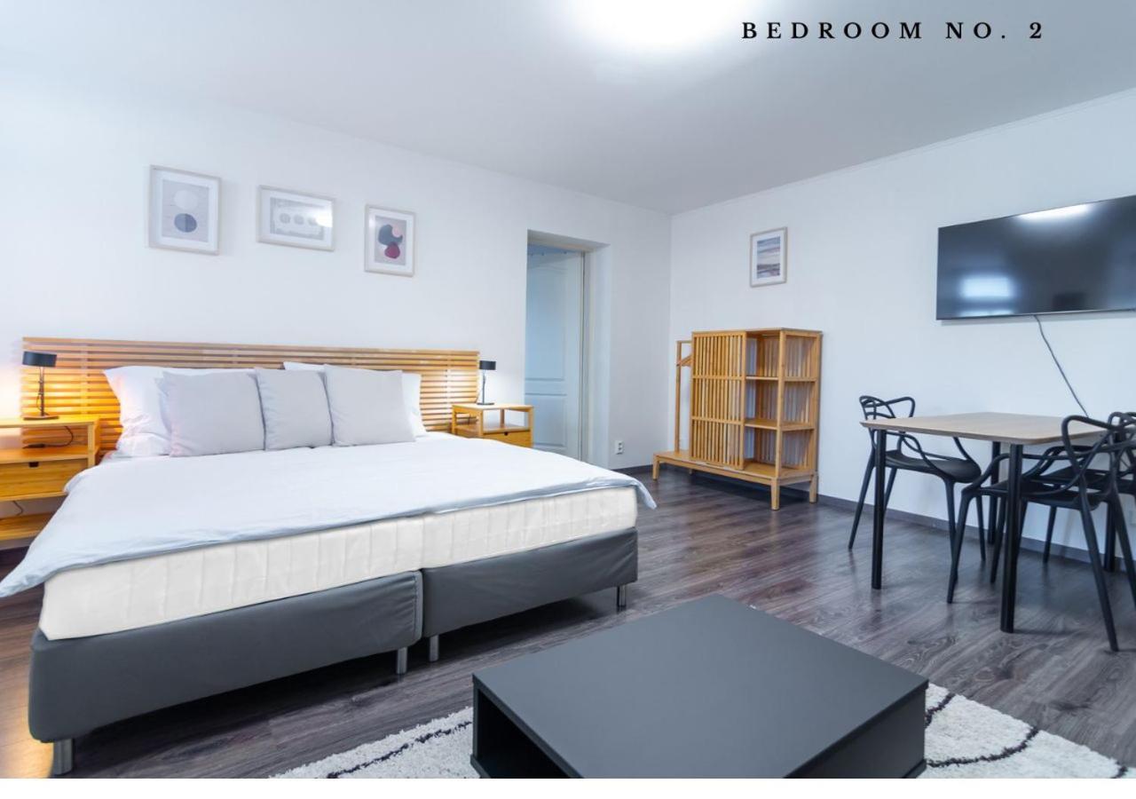 The Bookhouse, 5-Bedroom Residence By Prague Castle Eksteriør bilde