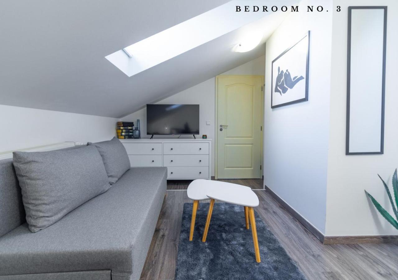 The Bookhouse, 5-Bedroom Residence By Prague Castle Eksteriør bilde