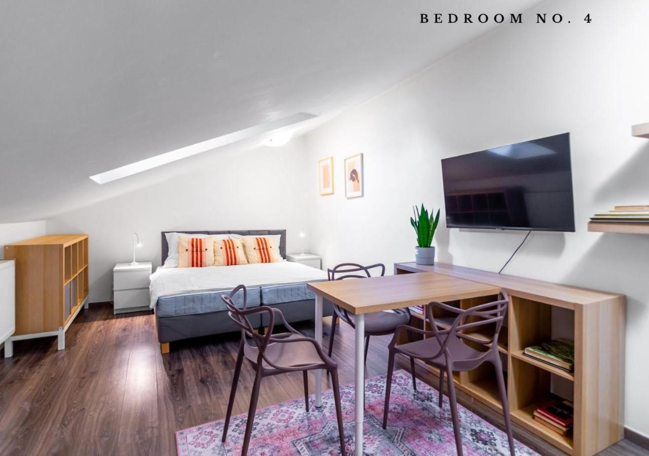 The Bookhouse, 5-Bedroom Residence By Prague Castle Eksteriør bilde